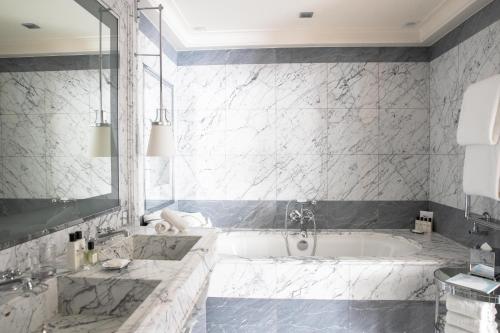 503583046 La Réserve Paris Hotel & Spa