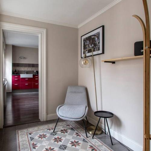 One-Bedroom Apartment image 6