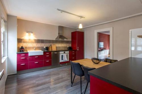 One-Bedroom Apartment image 5