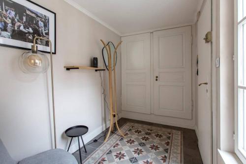 One-Bedroom Apartment image 4