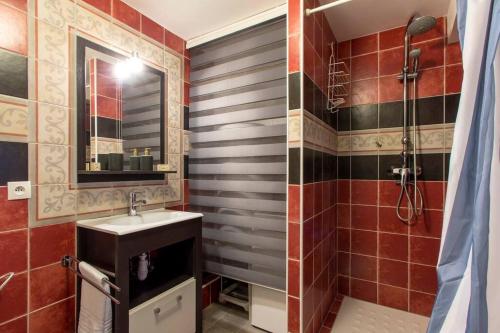 One-Bedroom Apartment image 2