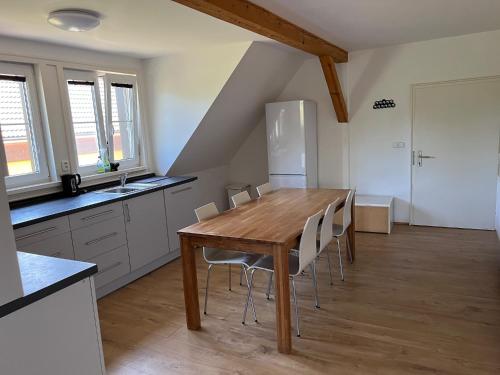 Cocina, Jelen in Dlouhy Ujezd