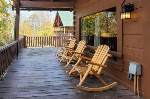 Relax by the River Lodge in Sevierville, USA