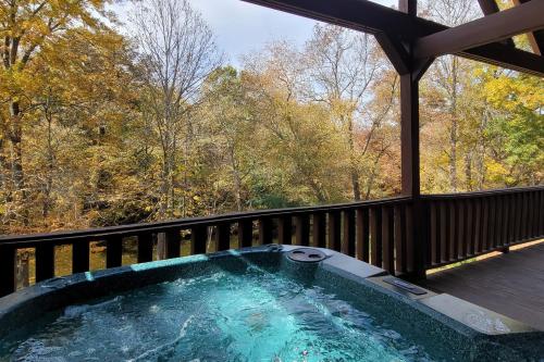 Relax by the River Lodge in Sevierville, USA