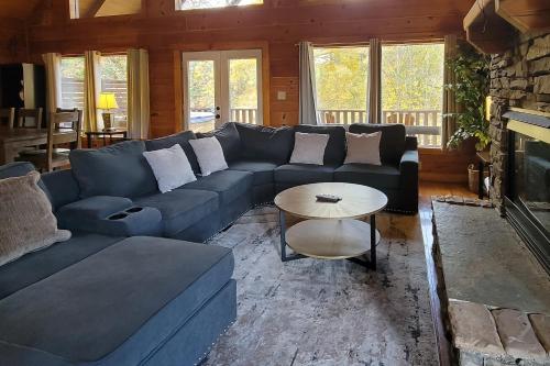 Relax by the River Lodge in Sevierville, USA
