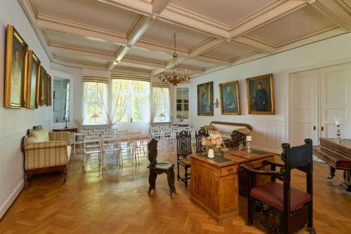 Schloss Rössing - Messezimmer in historischem Ambiente