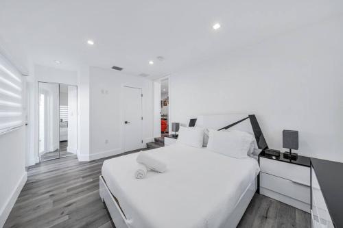 3 2 Family friendly Brand New Home w Pool in Miami, USA