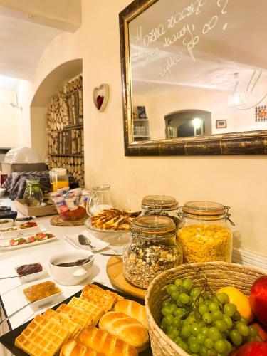 Explorer B&B Old Town Rooms & Apartment #don't be a tourist, be an Explorer! 5