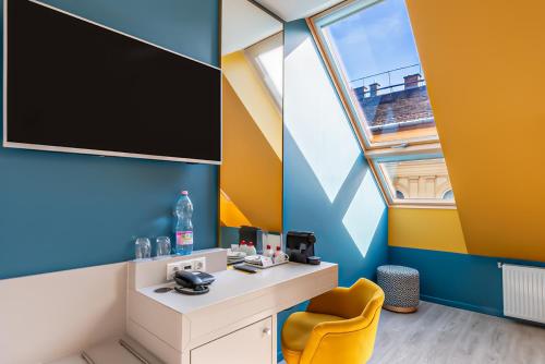 Cosmo City Hotel - main image