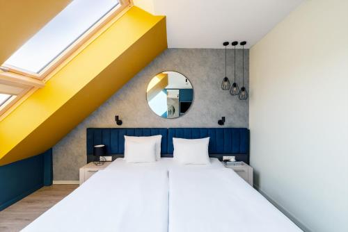 Cosmo City Hotel - image 10