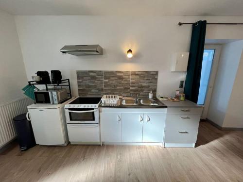 Le Dauphin - Appartement chaleureux proche Gare de Bourgoin