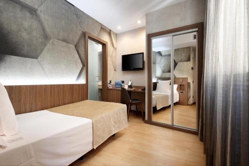 Single Room image 6