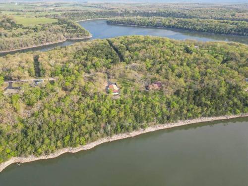 Table Rock Lakefront on 2 Acres with firepit Table Rock Lakefront on 2 Acres with firepit