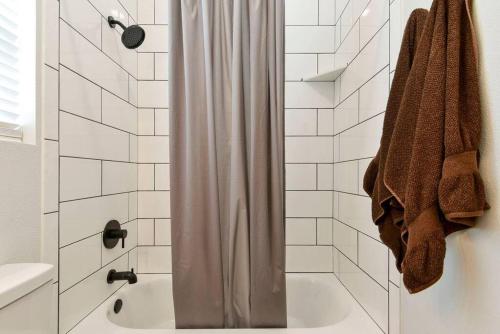 Table Rock Lakefront on 2 Acres with firepit Table Rock Lakefront on 2 Acres with firepit