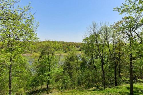 Table Rock Lakefront on 2 Acres with firepit Table Rock Lakefront on 2 Acres with firepit