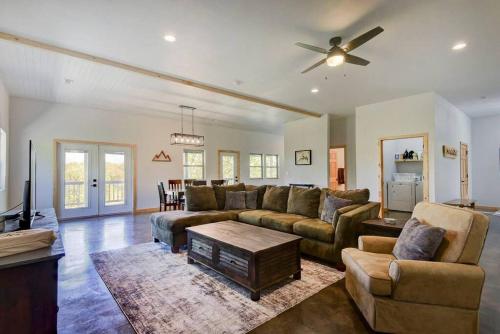 Table Rock Lakefront on 2 Acres with firepit Table Rock Lakefront on 2 Acres with firepit