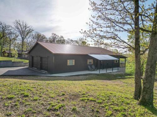 Table Rock Lakefront on 2 Acres with firepit Table Rock Lakefront on 2 Acres with firepit