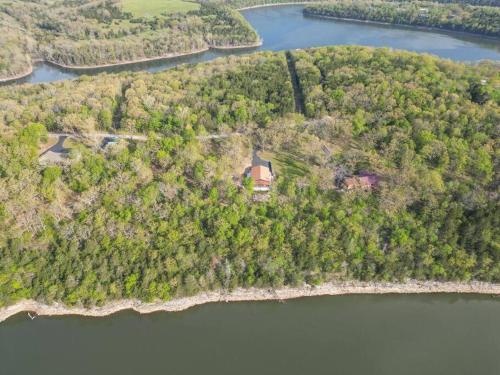 Table Rock Lakefront on 2 Acres with firepit Table Rock Lakefront on 2 Acres with firepit