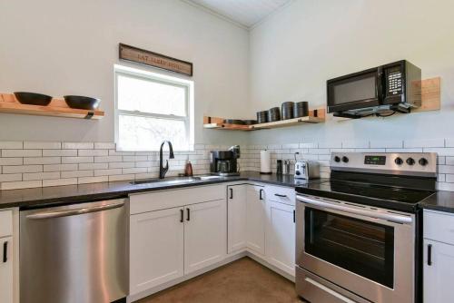 Table Rock Lakefront on 2 Acres with firepit Table Rock Lakefront on 2 Acres with firepit