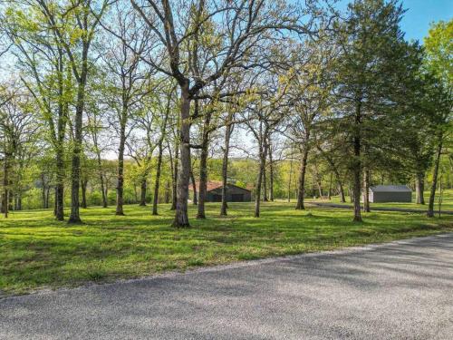 Table Rock Lakefront on 2 Acres with firepit Table Rock Lakefront on 2 Acres with firepit