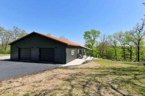 Table Rock Lakefront on 2 Acres with firepit Table Rock Lakefront on 2 Acres with firepit