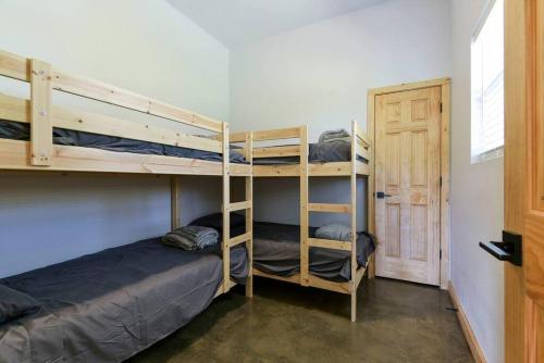 Table Rock Lakefront on 2 Acres with firepit Table Rock Lakefront on 2 Acres with firepit