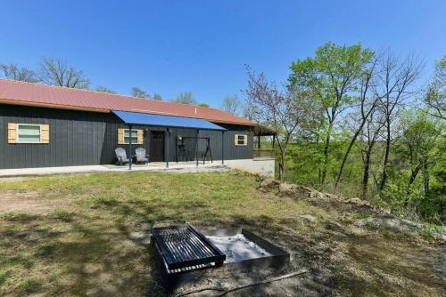 Table Rock Lakefront on 2 Acres with firepit Table Rock Lakefront on 2 Acres with firepit