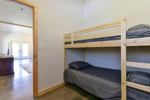 Table Rock Lakefront on 2 Acres with firepit Table Rock Lakefront on 2 Acres with firepit