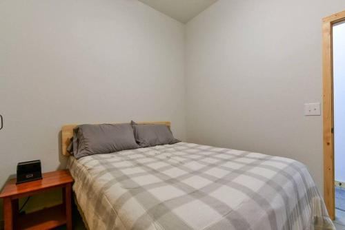 Table Rock Lakefront on 2 Acres with firepit Table Rock Lakefront on 2 Acres with firepit