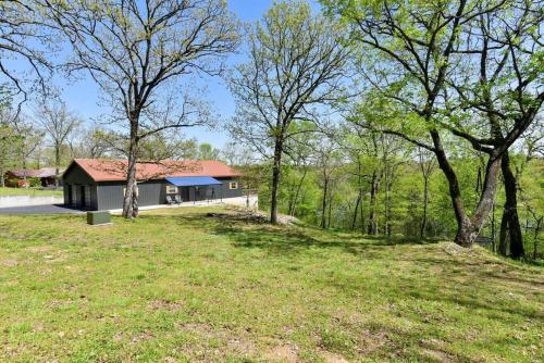 Table Rock Lakefront on 2 Acres with firepit Table Rock Lakefront on 2 Acres with firepit