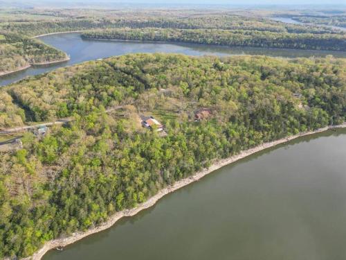 Table Rock Lakefront on 2 Acres with firepit Table Rock Lakefront on 2 Acres with firepit