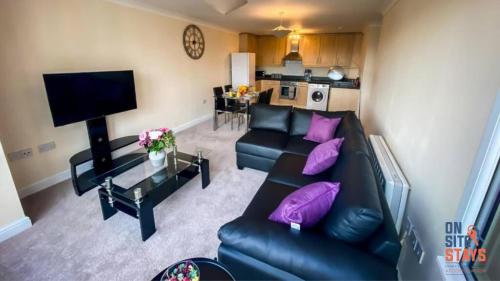 Central 2 Bed Apt, Parking, Wifi, Long Stay Rates