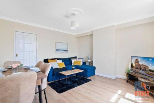 OnSiteStays - Comfortable Contractor Accommodation, 3-BR House, WIFI, Parking & Large Garden