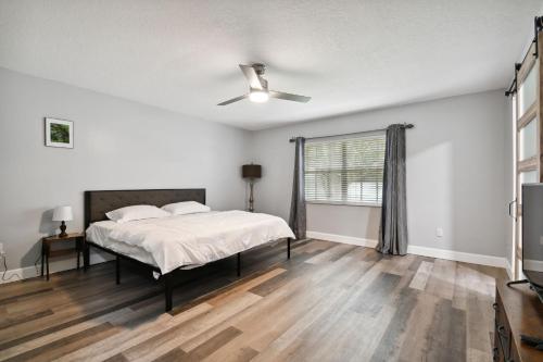 5 Bedroom, King Bed Master Suite in Tampa, USA