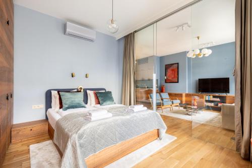 Bauhaus Luxury 2-Bedroom in The Absolute Center - Tap to explore photos