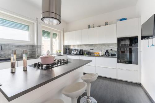 Penthouse Room Private Bath & Wi Fi AC 5