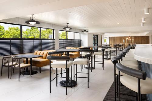 The Pell, Part of JdV by Hyatt