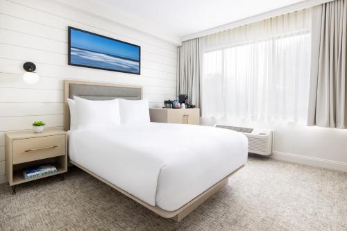 The Pell, Part of JdV by Hyatt