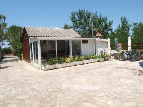 Apartments and bungalows vila Dalibor
