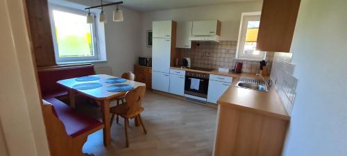 Køkken, Ferienwohnung Rauchkofelblick in Debant