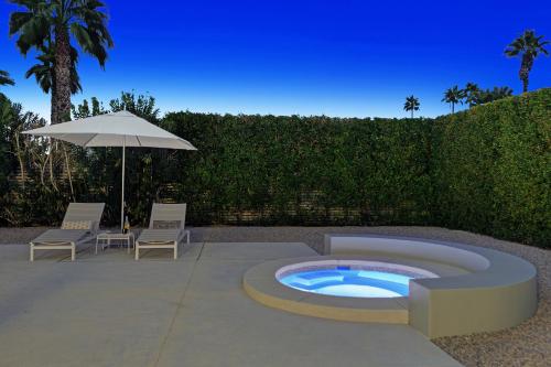 Hollywood Palms Estate- Ultra-Luxe, Pool, Spa, Firepit, Outdoor Kitchen & More in Palm Springs, USA