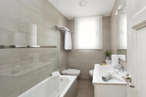 Eixample Building Apartments by Mercedes Heritage Room Type - Four-Bedroom Apartment