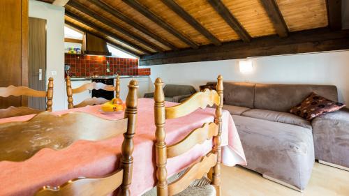 Two-Bedroom Apartment - Attic (4 Adults)