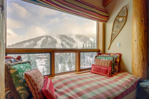 Big Sky Condo with Mountain Views Less Than 1 Mi to Resort! in Big Sky, USA