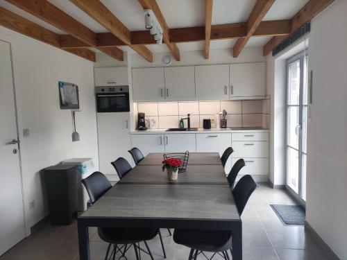 廚房, Vakantiewoning Polderhuis 10, airco en verwarming in alle kamers, prive parkeerplaats en afgesloten  in 科克賽德