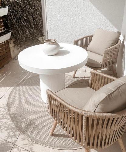 Lakeview Homestay - Private Guest Rooms & Bathroom in La Broye
