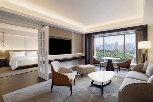 One-Bedroom King Suite - Club Lounge Access