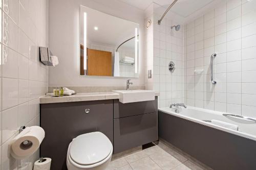 DoubleTree by Hilton Swindon Hotel - image 7