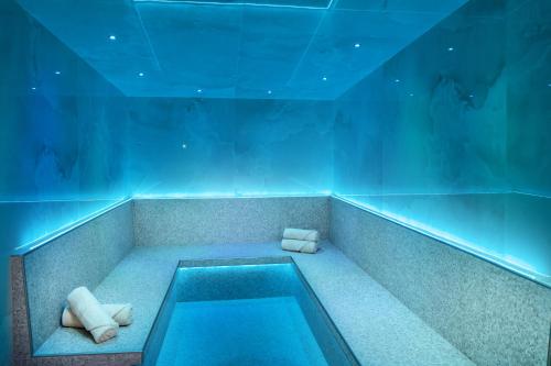 Steamroom, The Alfond Inn near Cigarz at Citywalk