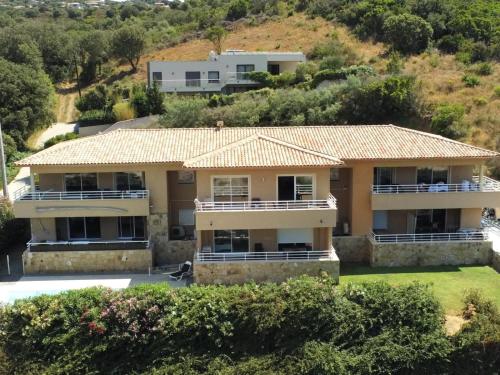 Grand T4 , vue magnifique à 50 m de la plage (Grand T4 , vue magnifique a 50 m de la plage) in Bartaccia